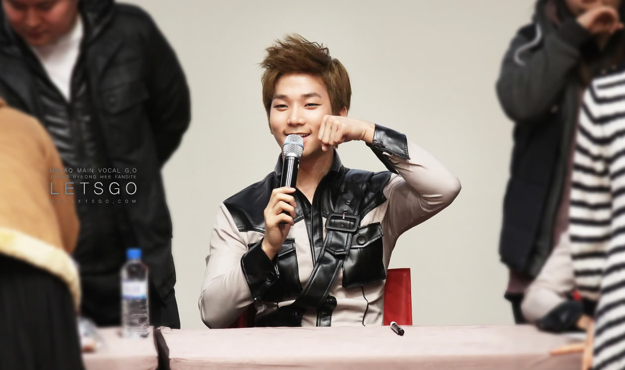 GO Cutie at fan sign