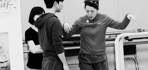 Hodong catches injured phoenix