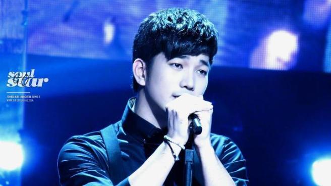 582486_393900800679083_1129745527_n